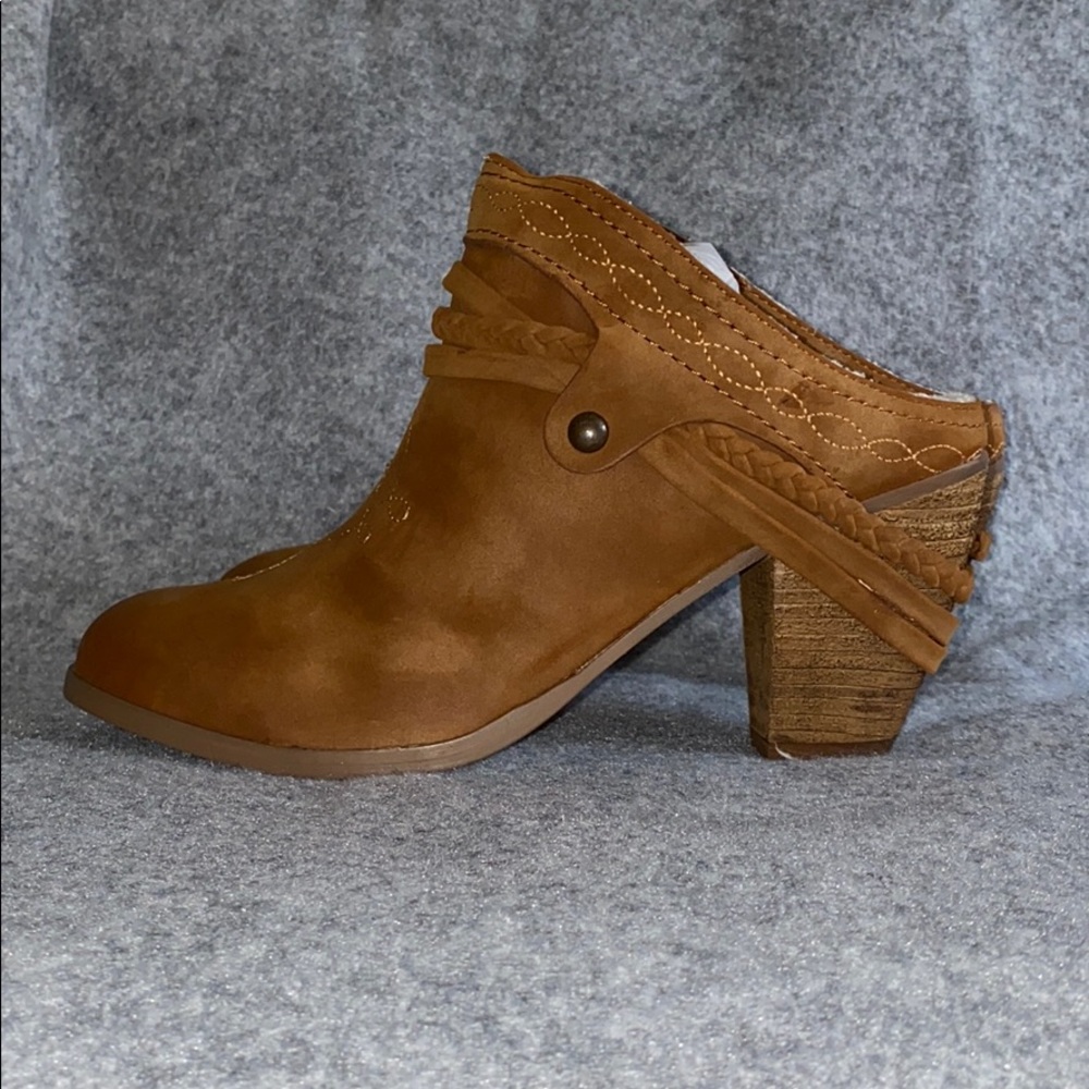 Tan clog heels